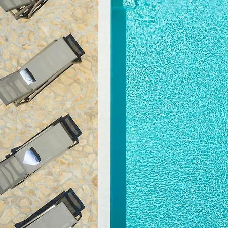 빌라 Luxury W Heated Pool, Jacuzzi & Sauna Rastevic