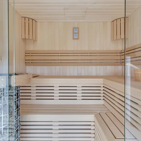 Luxury W Heated Pool, Jacuzzi & Sauna *