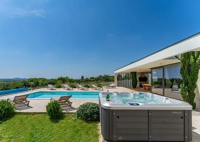 Luxury Spa Villa W Heated Pool, Jacuzzi & Sauna * Rastevic
