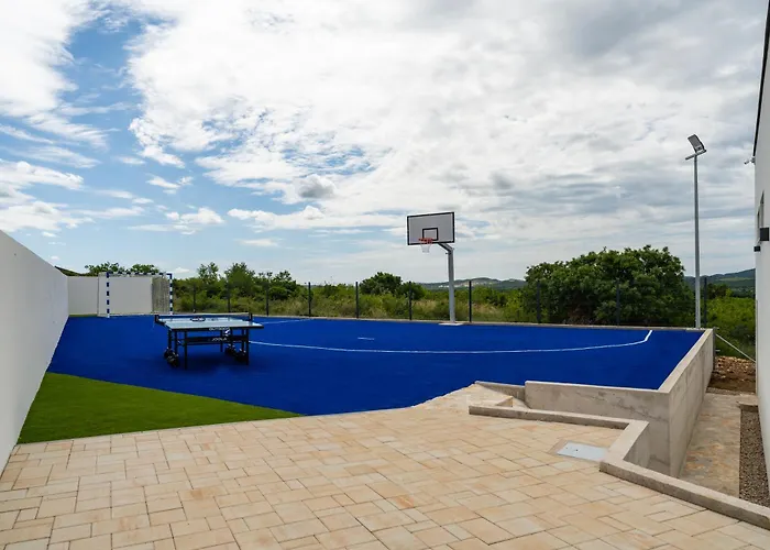 Luxury Spa Villa W Heated Pool, Jacuzzi & Sauna * Rastevic