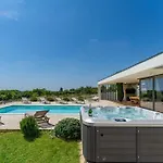 Luxury Spa Villa W Heated Pool, Jacuzzi & Sauna * Rastevic