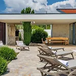 Luxury Spa Villa W Heated Pool, Jacuzzi & Sauna Βίλα