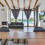 Luxury Spa Villa W Heated Pool, Jacuzzi & Sauna Βίλα *