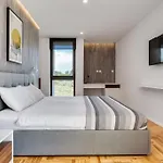 Luxury Spa Villa W Heated Pool, Jacuzzi & Sauna Βίλα