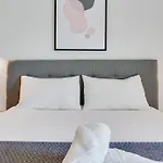 Luxury Spa Villa W Heated Pool, Jacuzzi & Sauna Βίλα