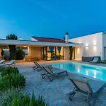 Luxury Spa Villa W Heated Pool, Jacuzzi & Sauna * Rastevic