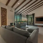 Luxury Spa Villa W Heated Pool, Jacuzzi & Sauna * Rastevic