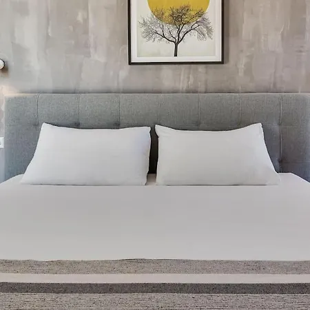 T, Spacious With Heated Pool, Hot Tub & Sauna * Rastevic