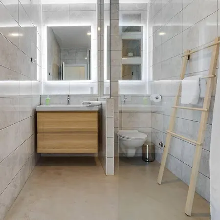 Luxury W Heated Pool, Jacuzzi & Sauna *