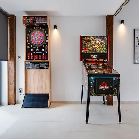 Villa T, Spacious With Heated Pool, Hot Tub & Sauna Rastevic