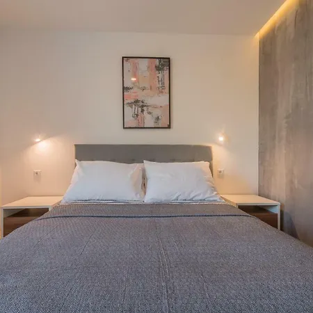 Luxury W Heated Pool, Jacuzzi & Sauna Rastevic