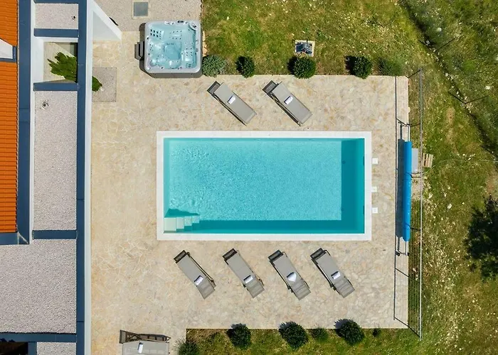 Luxury Spa Villa W Heated Pool, Jacuzzi & Sauna * Rastevic