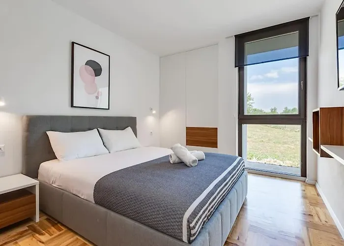 T, Spacious With Heated Pool, Hot Tub & Sauna * Rastevic