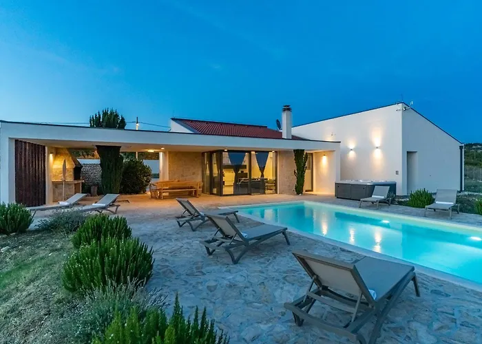 Luxury Spa Villa W Heated Pool, Jacuzzi & Sauna * Rastevic