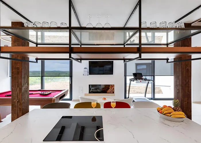 T, Spacious With Heated Pool, Hot Tub & Sauna Villa Rastevic