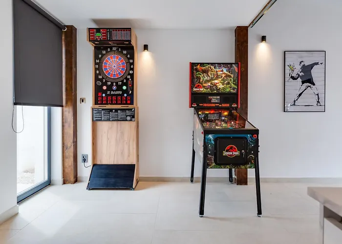 Villa T, Spacious With Heated Pool, Hot Tub & Sauna Rastevic